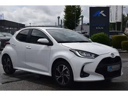 Weiß Gebraucht 2024 Toyota Yaris Business Edition Limousine | 21.890 € (Guter Preis)