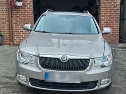 Andere farben Gebraucht 2012 Skoda Superb Elegance Kombi | 7.800 € (Etwas zu teuer)