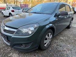 Grün Gebraucht 2009 Opel Astra Selection Limousine | 990 € (Superpreis)