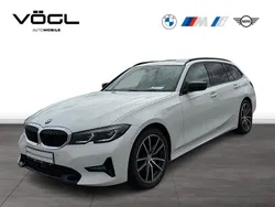 Weiß Gebraucht 2022 BMW 320 Sport Line Kombi | 31.260 € (Etwas zu teuer)