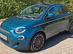 Grün Gebraucht 2022 Fiat 500e La Prima Limousine | 20.900 € (Fairer Preis)