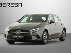 Grau Gebraucht 2021 Mercedes A200 Kleinwagen | 27.990 € (Fairer Preis)