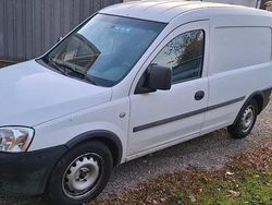 Weiß Gebraucht 2004 Opel Combo Kombi | 1.500 €
