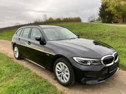 Schwarz Gebraucht 2022 BMW 330e Sport Line Kombi | 27.999 € (Superpreis)