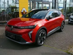 Rot Gebraucht 2024 Renault Scénic Van / Kleinbus | 43.850 € (Fairer Preis)