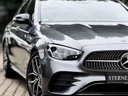 Grau Gebraucht 2023 Mercedes E220 AMG Limousine | 48.990 €