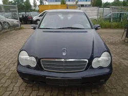Tansanitblau metalliclack Gebraucht 2002 Mercedes C180 Limousine | 1.450 € (Superpreis)