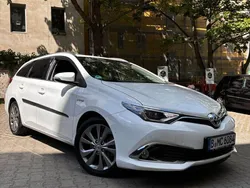 Weiß Gebraucht 2018 Toyota Auris Touring Sports Executive Kombi | 16.800 €