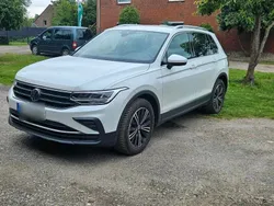 Weiß Gebraucht 2023 VW Tiguan Life SUV | 27.500 € (Guter Preis)