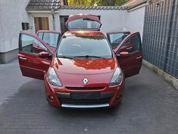 Rot Gebraucht 2010 Renault Clio II Kleinwagen | 1.800 € (Fairer Preis)