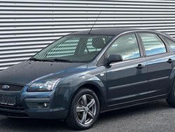 Blau Gebraucht 2005 Ford Focus Trend Limousine | 2.200 € (Etwas zu teuer)