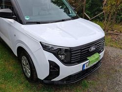 Weiß Gebraucht 2025 Ford Tourneo Kleinwagen | 24.500 €
