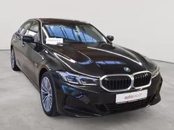 Saphirschwarz metallic Gebraucht 2022 BMW 320e Sport Line Limousine | 29.290 € (Fairer Preis)