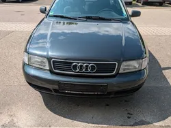 Schwarz Gebraucht 1995 Audi 80 Kombi | 2.999 €