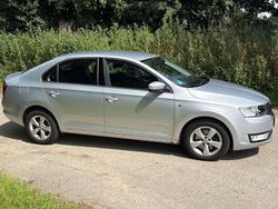 Silber Gebraucht 2013 Skoda Rapid Elegance Limousine | 7.821 € (Guter Preis)