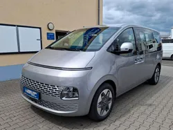 Shimmering silver meta... Neu 2025 Hyundai Staria Comfort Van | 41.490 €