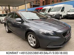 Grau Gebraucht 2014 Volvo V40 Momentum Kombi | 8.390 € (Guter Preis)
