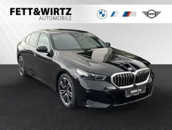Saphirschwarz metallic Neu 2025 BMW 520 M Sport Limousine | 55.890 € (Superpreis)