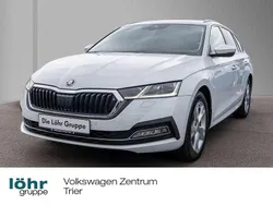 Weiß Gebraucht 2022 Skoda Octavia Style Kombi | 23.980 € (Fairer Preis)
