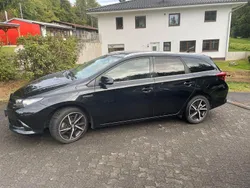 Schwarz Gebraucht 2018 Toyota Auris Touring Sports Team Kombi | 9.900 € (Fairer Preis)