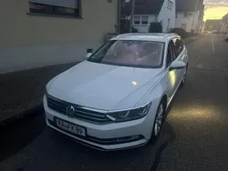 Weiß Gebraucht 2016 VW Passat Highline Limousine | 11.999 € (Guter Preis)