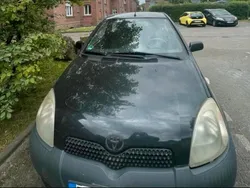Schwarz Gebraucht 2002 Toyota Yaris Kleinwagen | 2.000 € (Fairer Preis)