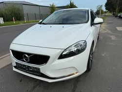 Weiß Gebraucht 2016 Volvo V40 Kinetic Kombi | 11.990 € (Guter Preis)