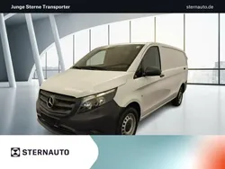 Weiß Gebraucht 2023 Mercedes Vito Van / Kleinbus | 34.451 € (Fairer Preis)