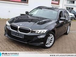 Black sapphire Gebraucht 2023 BMW 320 Kombi | 27.990 € (Guter Preis)