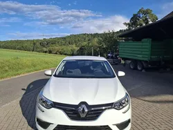 Weiß Gebraucht 2018 Renault Mégane IV Life Kleinwagen | 10.800 € (Fairer Preis)