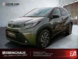 Grün Gebraucht 2023 Toyota Aygo Design Kleinwagen | 17.990 € (Fairer Preis)