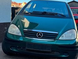 Grün Gebraucht 2000 Mercedes A140 Kleinwagen | 200 €