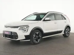 Schneeweiss Gebraucht 2022 Kia e-Niro Spirit SUV | 26.663 € (Fairer Preis)