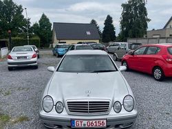 Grau Gebraucht 1998 Mercedes CLK200 Elegance Coupé | 2.699 € (Fairer Preis)