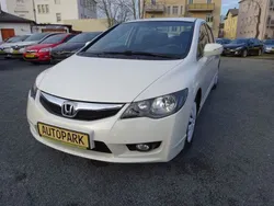 Weiß Gebraucht 2009 Honda Civic Hybrid Limousine | 9.000 € (Teuer)