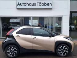 Ginger beige Gebraucht 2023 Toyota Aygo Pulse Kleinwagen | 17.990 € (Fairer Preis)