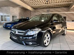 Schwarz Gebraucht 2012 Mercedes B200 Van / Kleinbus | 12.790 € (Fairer Preis)