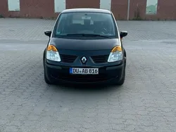 Schwarz Gebraucht 2005 Renault Modus Van / Kleinbus | 1.400 € (Fairer Preis)