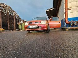 Orange Gebraucht 2000 Nissan Micra Comfort Limousine | 900 € (Fairer Preis)