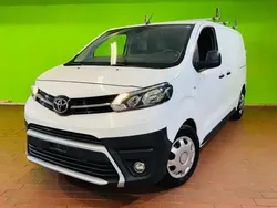 Weiß white Gebraucht 2018 Toyota Proace Van | 13.490 € (Superpreis)