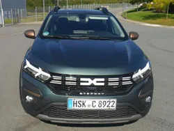 Grün Gebraucht 2024 Dacia Sandero Comfort Kleinwagen | 15.900 € (Fairer Preis)