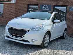 Weiß Gebraucht 2014 Peugeot 208 Active Kleinwagen | 7.780 € (Fairer Preis)
