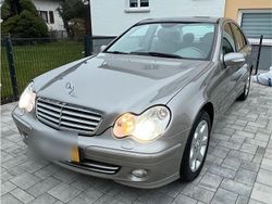 Gold Gebraucht 2005 Mercedes C220 Elegance Limousine | 6.999 € (Teuer)