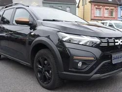 Perlmuttschwarzmet (metallic) Gebraucht 2024 Dacia Jogger Extreme Kombi | 24.980 € (Fairer Preis)
