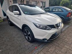 Weiß Gebraucht 2017 Nissan Qashqai SUV | 17.500 € (Teuer)