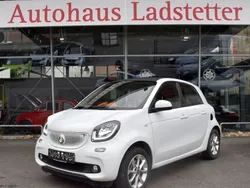 Karosserie in white Gebraucht 2015 Smart ForFour Passion Kleinwagen | 9.900 € (Etwas zu teuer)