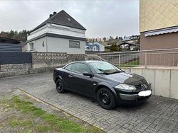 Grau Gebraucht 2005 Renault Mégane Cabriolet Cabrio | 2.000 € (Teuer)