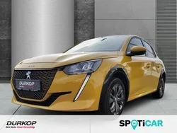 Gelb Gebraucht 2021 Peugeot e-208 Allure Kleinwagen | 15.990 € (Etwas zu teuer)