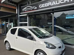 Weiß Gebraucht 2011 Toyota Aygo Basis Kleinwagen | 2.900 € (Fairer Preis)