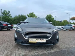 Grau Gebraucht 2018 Ford Focus Cool & Connect Limousine | 13.400 € (Fairer Preis)
